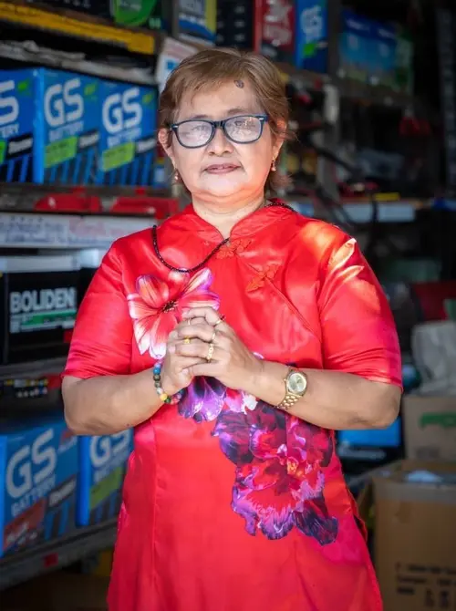 นางฟุ้งฟ้า แซ่โค้ว
