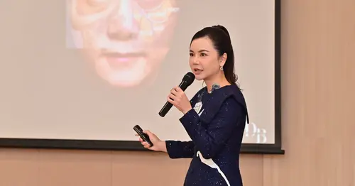 หมอบีม ได้รับเกียรติแชร์เทคนิคการฉีดฟิลเลอร์ใต้ตา ในฐานะแพทย์ Trainer ผู้สอนการใช้ฟิลเลอร์ของไทย