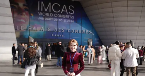 คุณหมอบีม แพทย์หญิงอัชฌา ตัวแทนคนไทยร่วมงาน IMCAS World Congress 2026 โชว์บรรยาย ULTRACOL สุดล้ำ